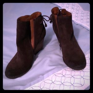 Brand new Lucky Brand Suede Wedge Booties
